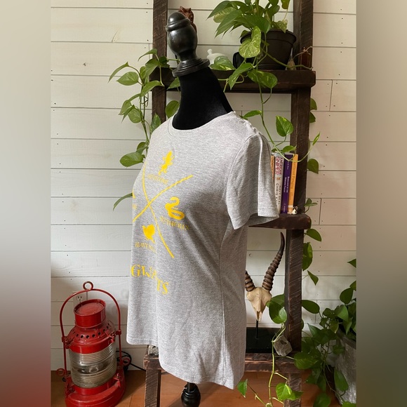 Harry Potter: Hogwarts Tee Shirt - Picture 14 of 17